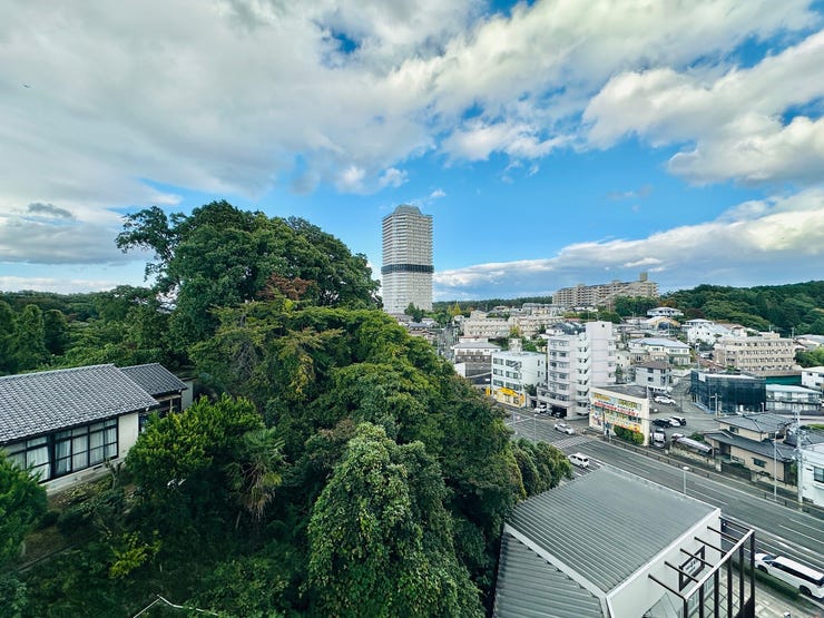 8階&周囲に大きな建物が無く開放的な眺望を楽しめます♪