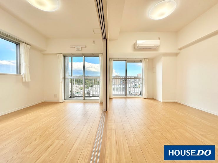 8階角住戸につき通風陽当り良好♪間仕切り戸を開けることで隣室と合わさり大空間が完成♪