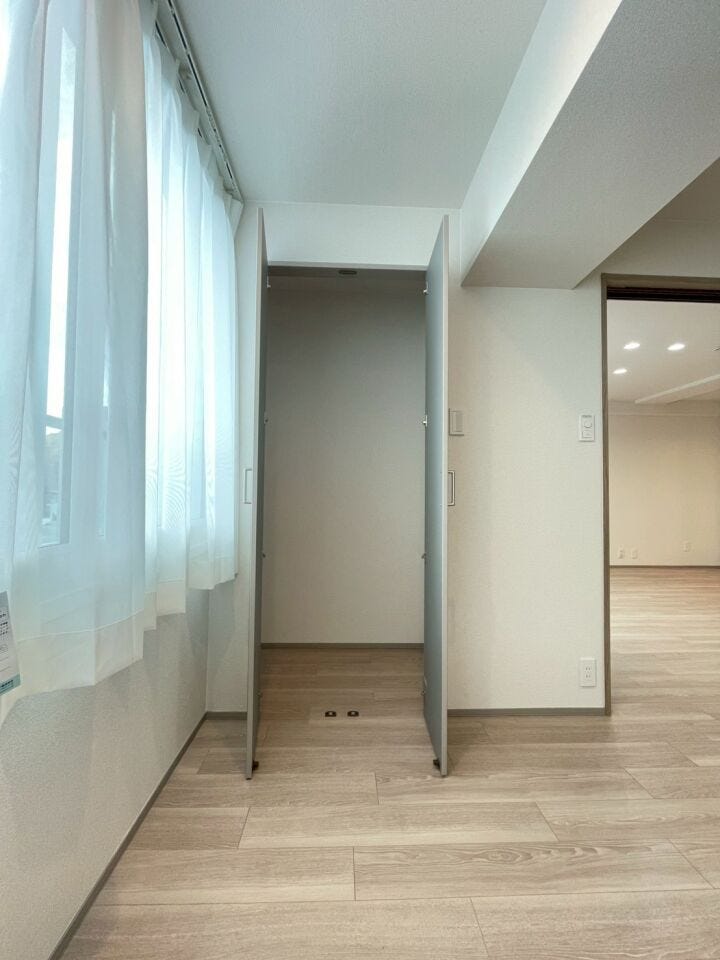 約7.4帖洋室の収納スペース