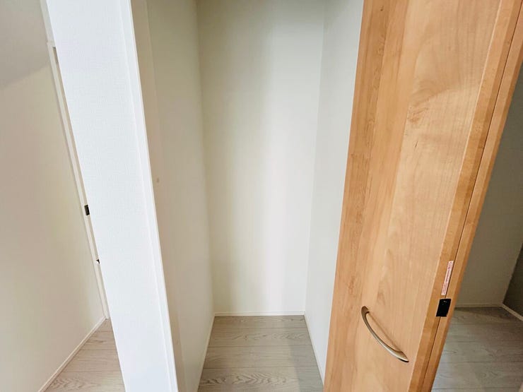 ◇リビングの収納スペース☆季節の家電や掃除機の収納に☆