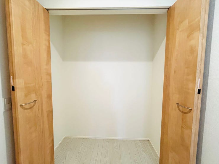 ◇2階のホールには大容量の収納スペースが付いています☆