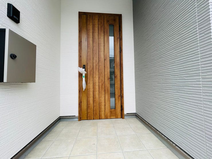 ◇外観から見た玄関☆