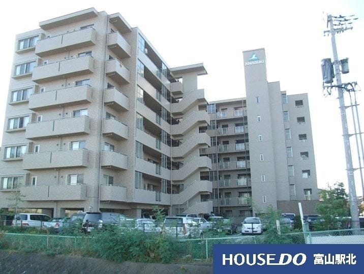 【外観】
まちなかの利便性が良い立地☆