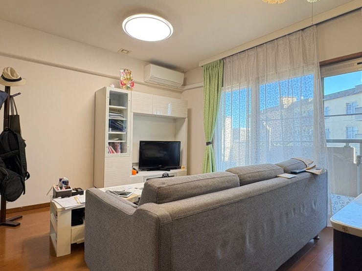 リビングは対面キッチンで、家族との会話がはずみます♪