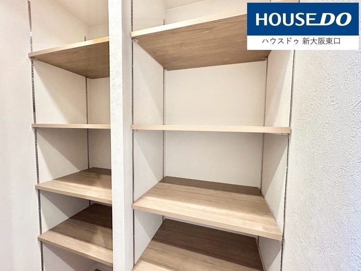 収納は奥行があり、お荷物がたっぷり入ります。