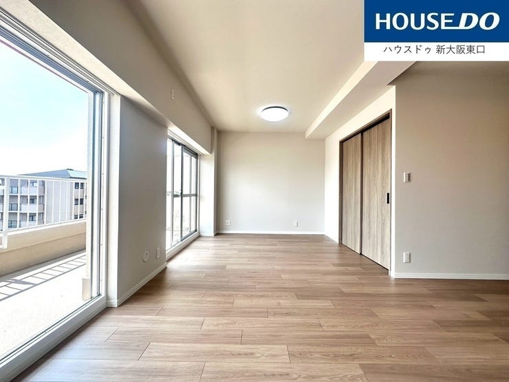 天井が高く、とっても広く感じられます。