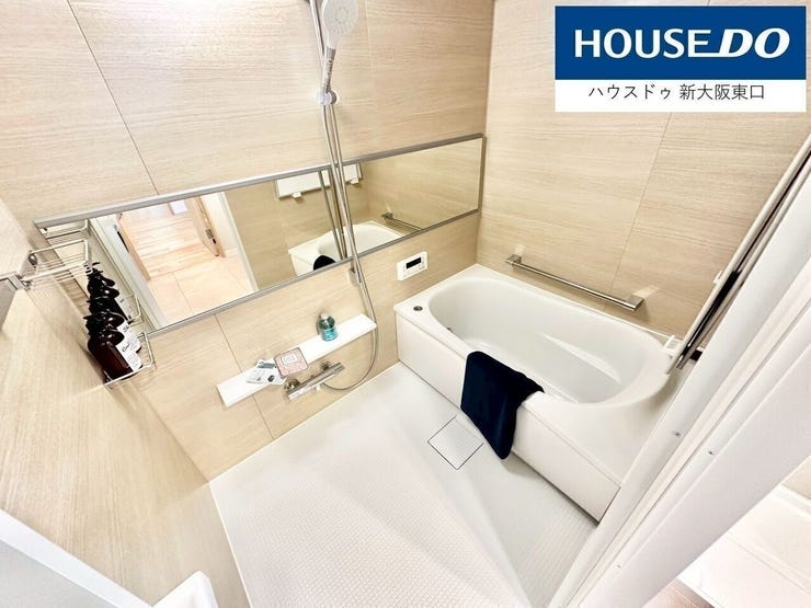 横長鏡付
木目調のバスルーム