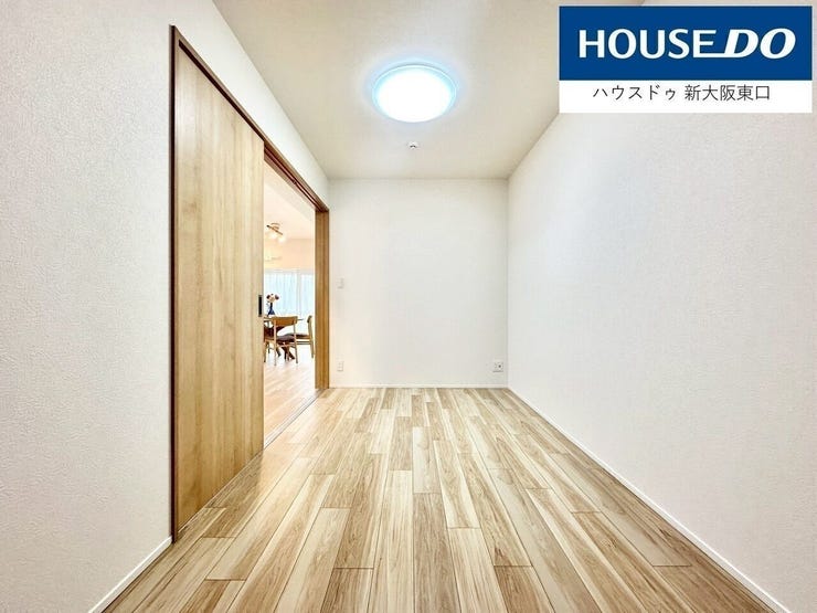 バルコニーにつながっているので日当たり良好★
引き戸を開けるとLDKにつながっています!