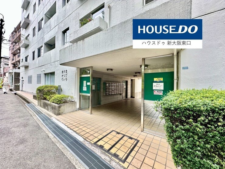 エントランスには管理人が駐在。
ごみ一つありません。