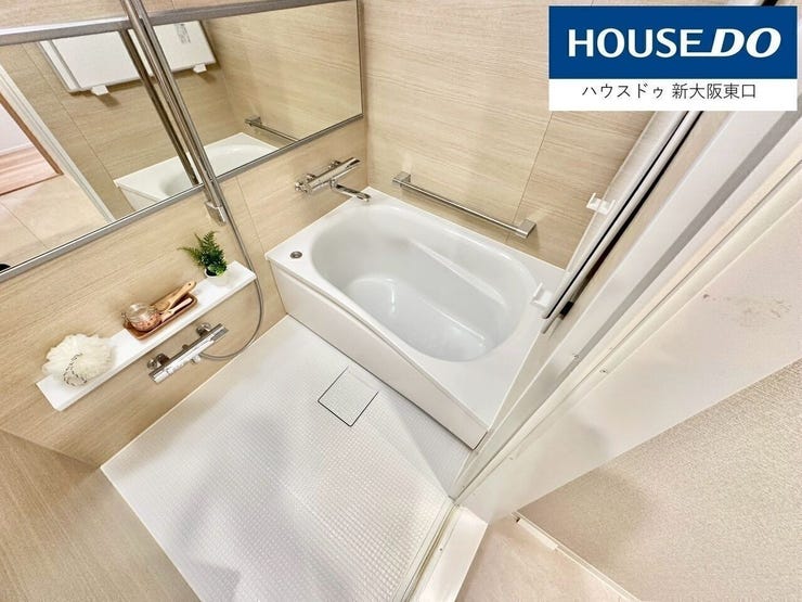 浴室乾燥機付きの落ち着いたカラーリングの浴室です。