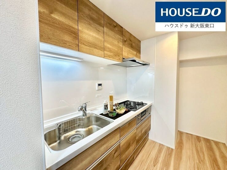 【新設】
キッチンスペースは余裕がある広さ。
ダウンライト新設で、お手元も明るいです。