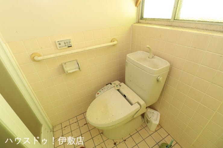 【トイレ」
ウォシュレット付きのトイレ