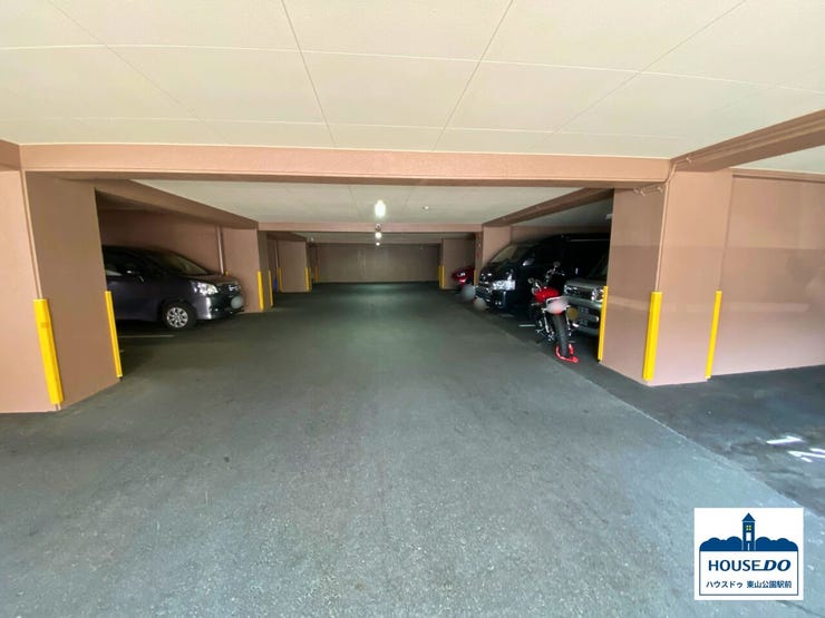 屋内式平面駐車場の様子