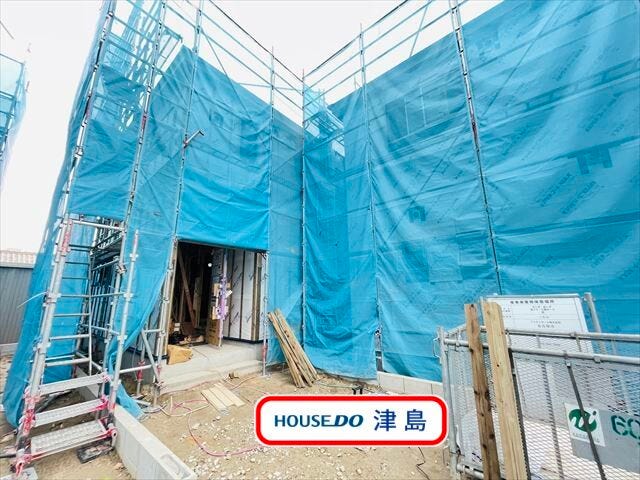 【外観】
永和小学校・永和中学校エリアに建つ新築一戸建て全7棟の3号棟です。約50.6坪のゆとりある敷地です。キッチン北側に洗面室を配置した家事動線に優れた4LDKです。(2025年10月28日撮影)