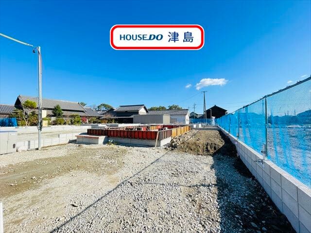 南側に広く面した16帖の広々リビング。リビング北側に洗面室を配置し、お食事前の手洗いもしやすくて家族みんなが使いやすいですね。2WAY動線の5帖和室は多用途にお使いいただけます。