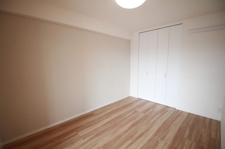 自由度の高い家具の配置が叶うシンプルな空間です。お子様の成長と共に必要になる子供部屋にぴったりの間取りですね。