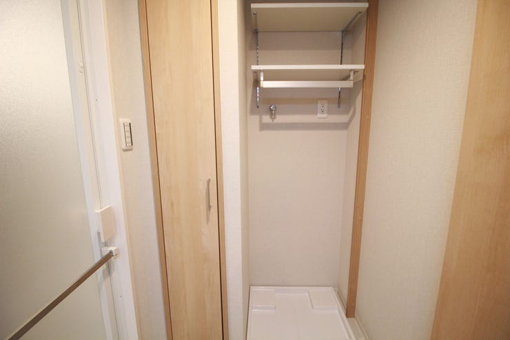 【洗濯機置場】上部には収納スペースがあります♪