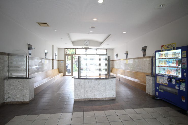 【エンブレム】シンプルモダンなデザインが本マンションが持つエレガントなムードを演出します♪