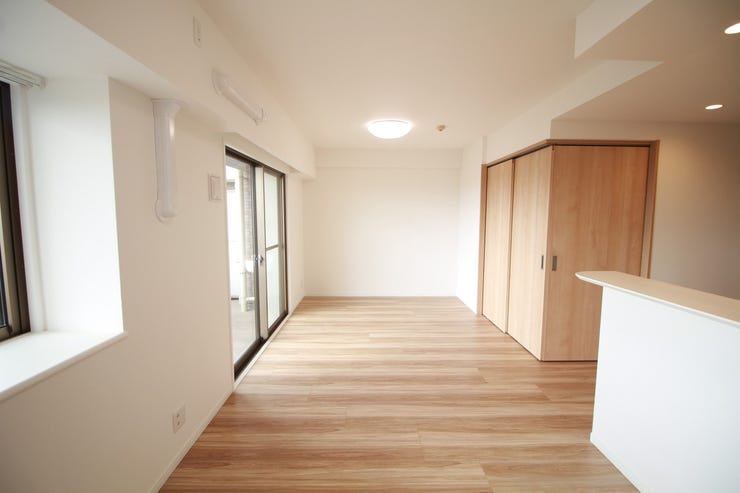 陽光が差し込む。この開放的なLDKに家族の笑顔が集う。家族が一緒に過ごす空間は明るく、そして居心地よく。