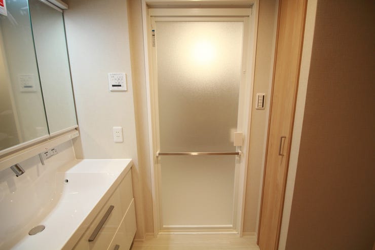 洗面所は小さなプライベートスペース。爽やかなスペースになるように設計されています。