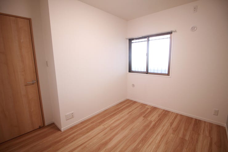 採光もアクセントの一つとして。プライベートルームにはやさしい光が射し込んでいて、この明るい好みの空間で読書をしたり、音楽を聞いたりと一人の時間も充実したものにできます。