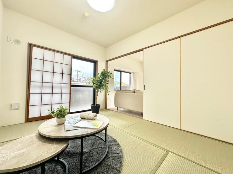 6.0畳の和室です。襖を外すとLDKと繋がり広々空間が完成♪