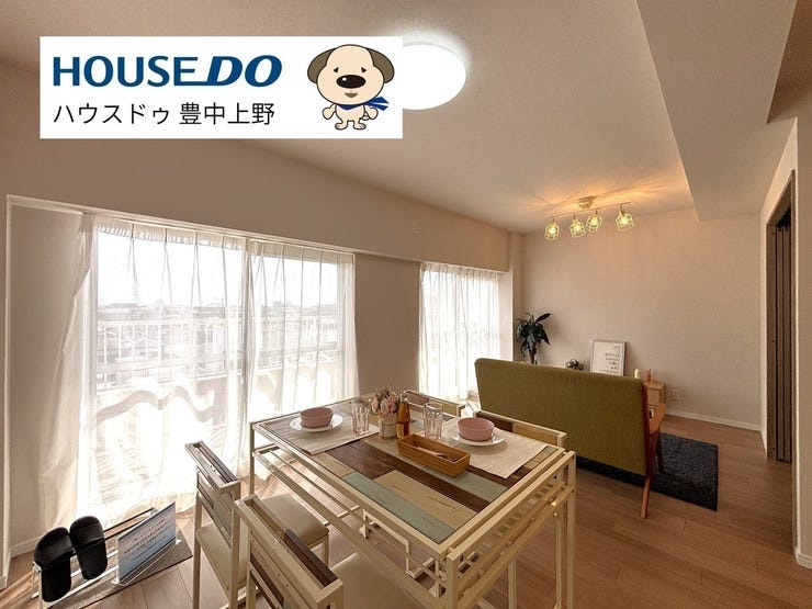 【リビング】
約15.5帖のLDK!南向きバルコニーに面しており明るい日差しが差し込みます♪