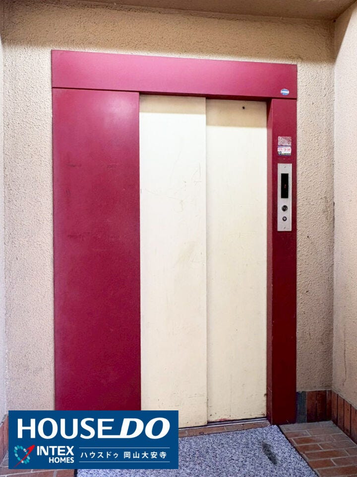【荷物が多い日も安心の設備!】
マンション暮らしには欠かせないエレベーター完備!重い荷物や小さなお子様との移動もスムーズで安心ですね