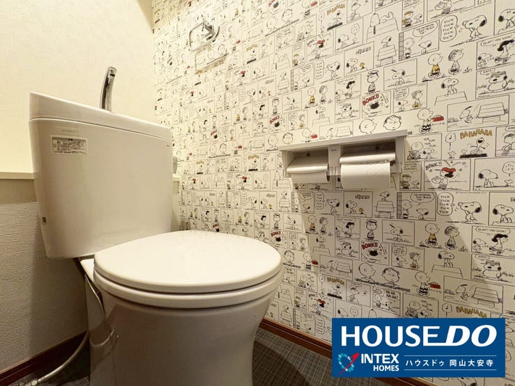 【遊び心あふれる空間!】
思わずクスッと笑みがこぼれる、可愛らしいキャラクタークロス!お子様も喜んでトイレに行ってくれそうですね!