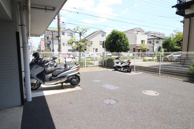 バイク置場も整備されていて安心です。