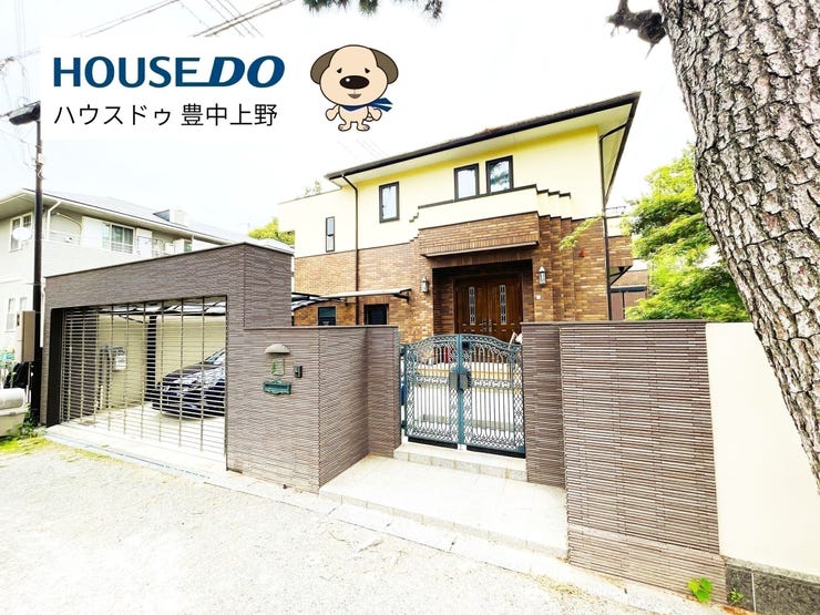 緑が多く、かつ生活利便性の高い服部南町2丁目にある邸宅です♪お車2台駐車可能なシャッター付きのガレージあり!ゆとりある生活をお考えの方におすすめのお住まいです!