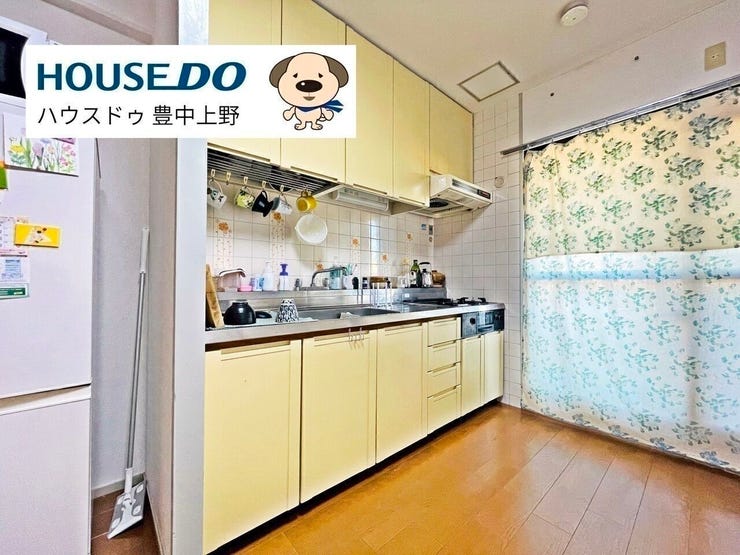 十分な広さが確保されたシステムキッチン!収納豊富でコンロは二口ございます!