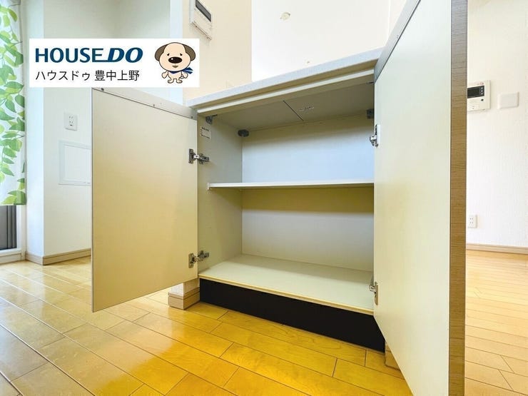 あると便利なカウンターと収納。
キッチンとダイニングの導線を繋いてくれて、様々な使い方ができる万能設備です!