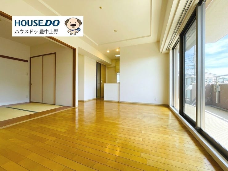 【リビング】
約13.3帖のLDKです!家族の中心の場として、年中快適にお過ごしいただけます!