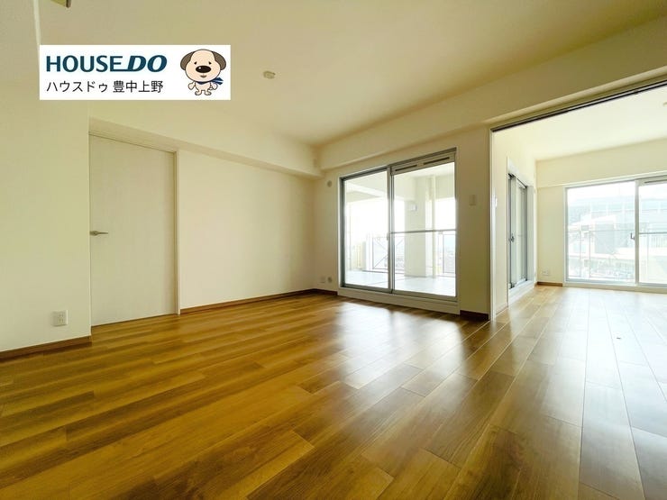 約11.4帖のLDK!キッチン横の洋室は可動式間仕切り扉となっており、扉をすべて開けていただくと、リビングとしても使っていただくことが可能です!