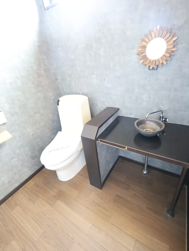 温水洗浄便座付トイレには便利な手洗い器付きです。