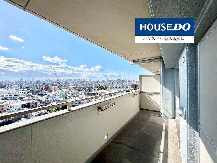 南向き。遮蔽物がなく眺望良好。
空が近い!
きっと夜は輝く街並みが眺められることでしょう。