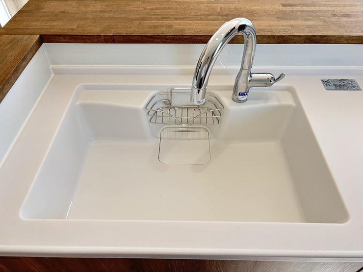 広々シンクには、浄水器一体型水栓付き♪