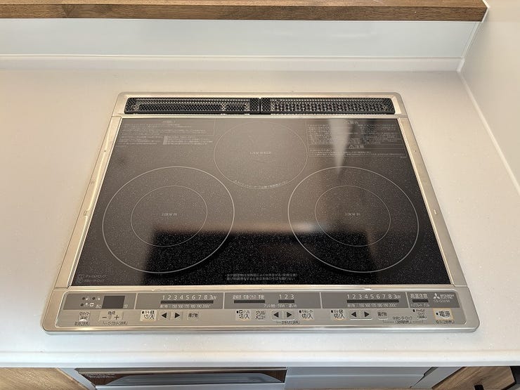 IHクッキングヒーター採用!3口あるIHコンロはお掃除がしやすく、火を使わないので火災やお子様も安心♪