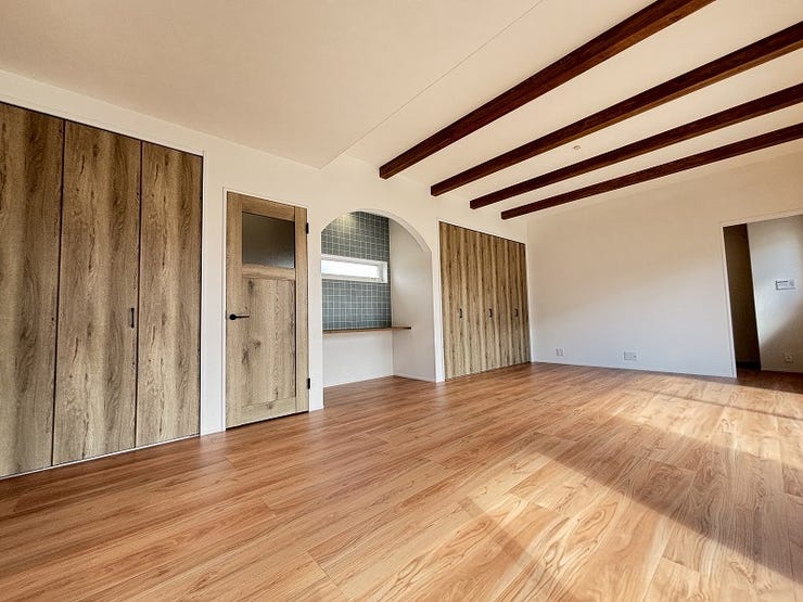 南側からたっぷりの陽が差し込む明るい空間は居心地が良く、ご家族が集まるくつろぎスペース♪