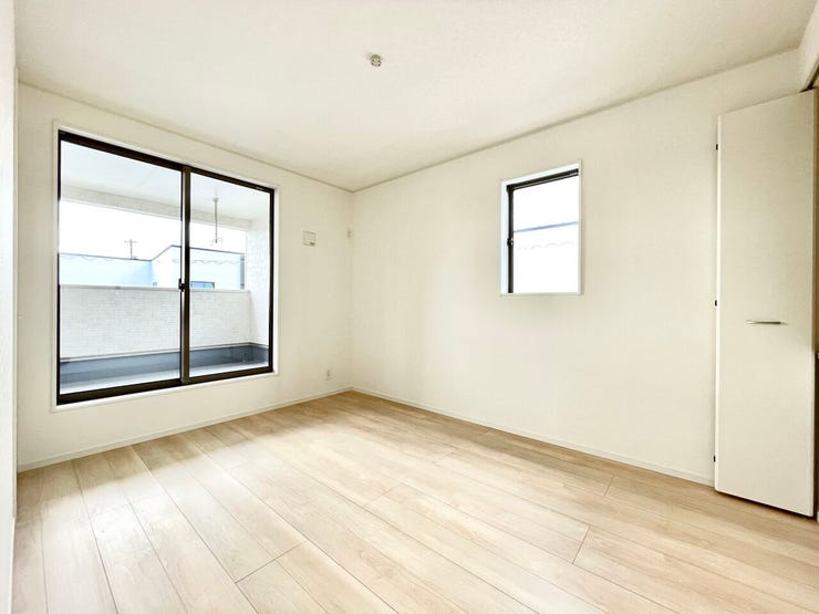 2階:6帖洋室
2面採光で日当たり良好です◎