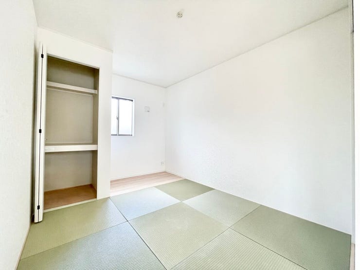 1階:5.5帖和室
お子様の遊び場やお昼寝スペース、客間など様々な用途でお使いいただけます◎