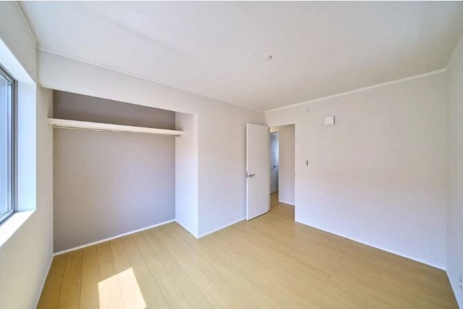 窓は遮熱断熱の複層ガラスを使用。断熱性能に優れ、夏の暑さや冬の寒さをやわらげます。