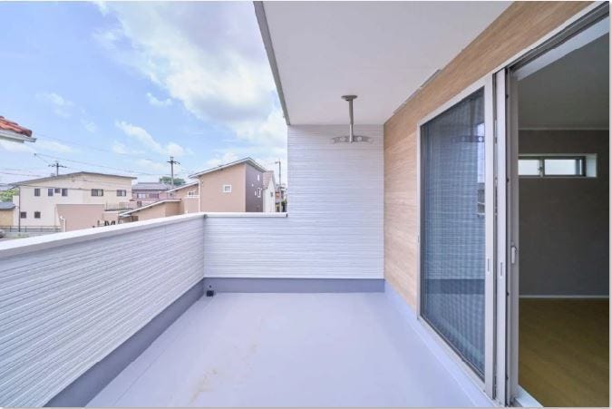 採光に優れた南向きバルコニーです。晴れた日には洗たく物がよく乾きます。