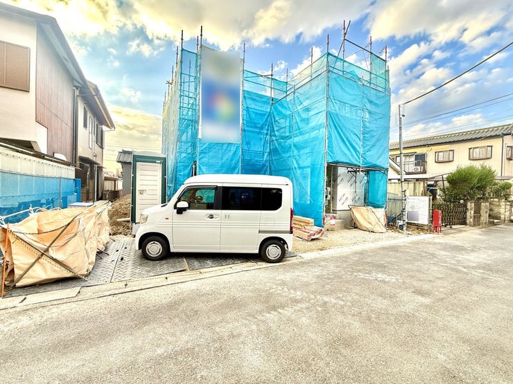 ◇外観写真◇
LDKは、16帖の縦長リビングダイニングとなっています。家族のコミュニケーションが取りやすく、家具のレイアウトもしやすいですね♪横には、6帖洋室があり、扉を開けて頂きますと開放的です♪