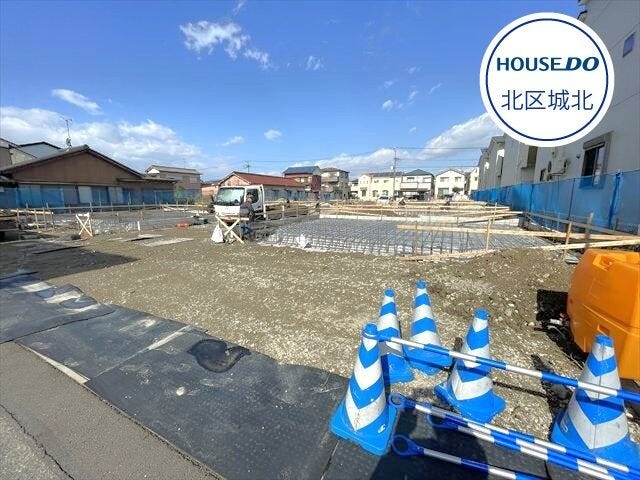 【外観】
交通量も少なく、静かな住環境で子育て世帯にも安心の立地。
お問い合わせからすぐに、ご案内できます。お気軽にお問合せ下さい♪