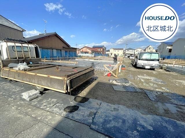 【外観】
写真だけでは伝たえきれない物件の良さを、ぜひ現地に見に行って見ませんか?弊社では現地案内会を随時開催しております。気軽にお問い合わせ下さい♪