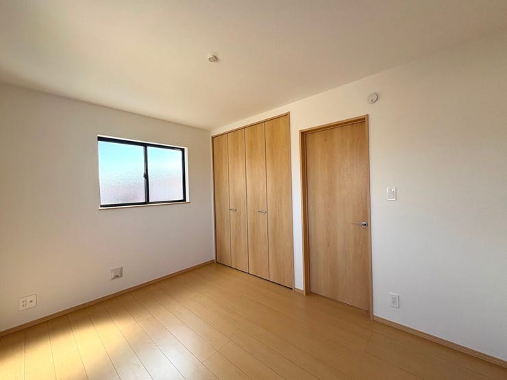 6帖の洋室。プライベート空間を確保したゆとりある広さの空間です!