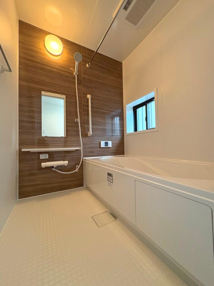 浴室暖房乾燥機付きで雨の日や夜間の洗濯物干しにも活躍します!