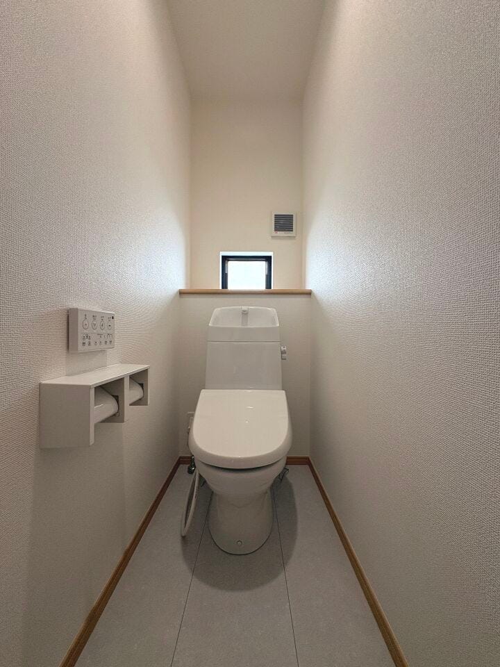 温水洗浄便座付トイレ。各階トイレで混雑時も安心です!